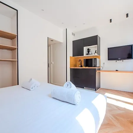 Elysees Hotel